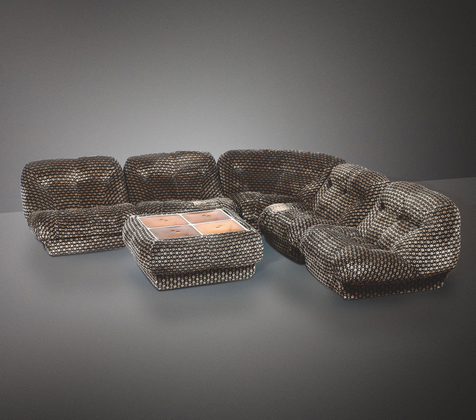 R. Maturi, a modular living room mod. Nuvolone (1 of 1)