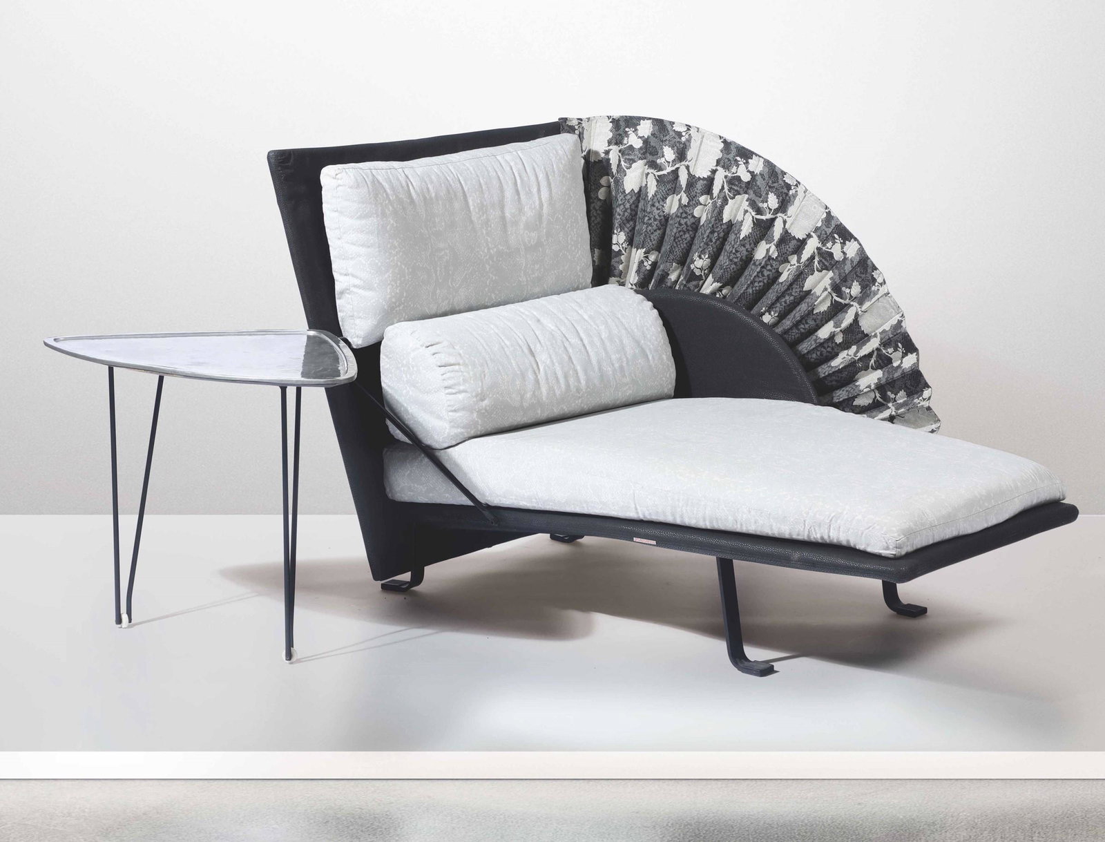 P. Nava, a chaise longue and small table, Italy (1 of 1)