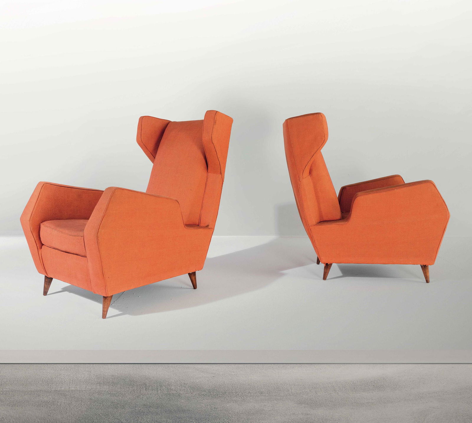 Coppia di importanti poltrone con struttura in legno e (1 of 1)