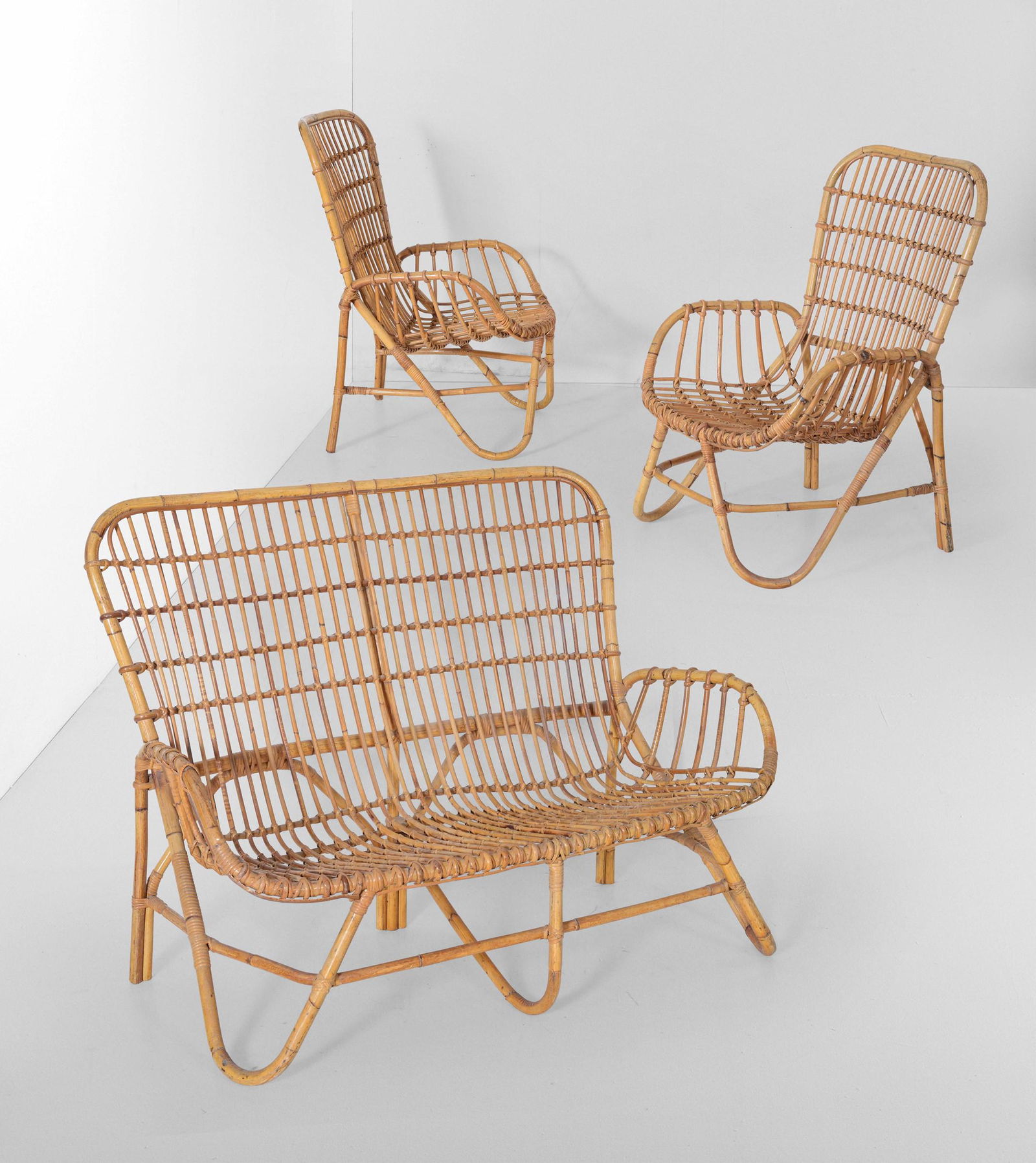 Salotto composto da una coppia di poltrone e  un divano (1 of 2)