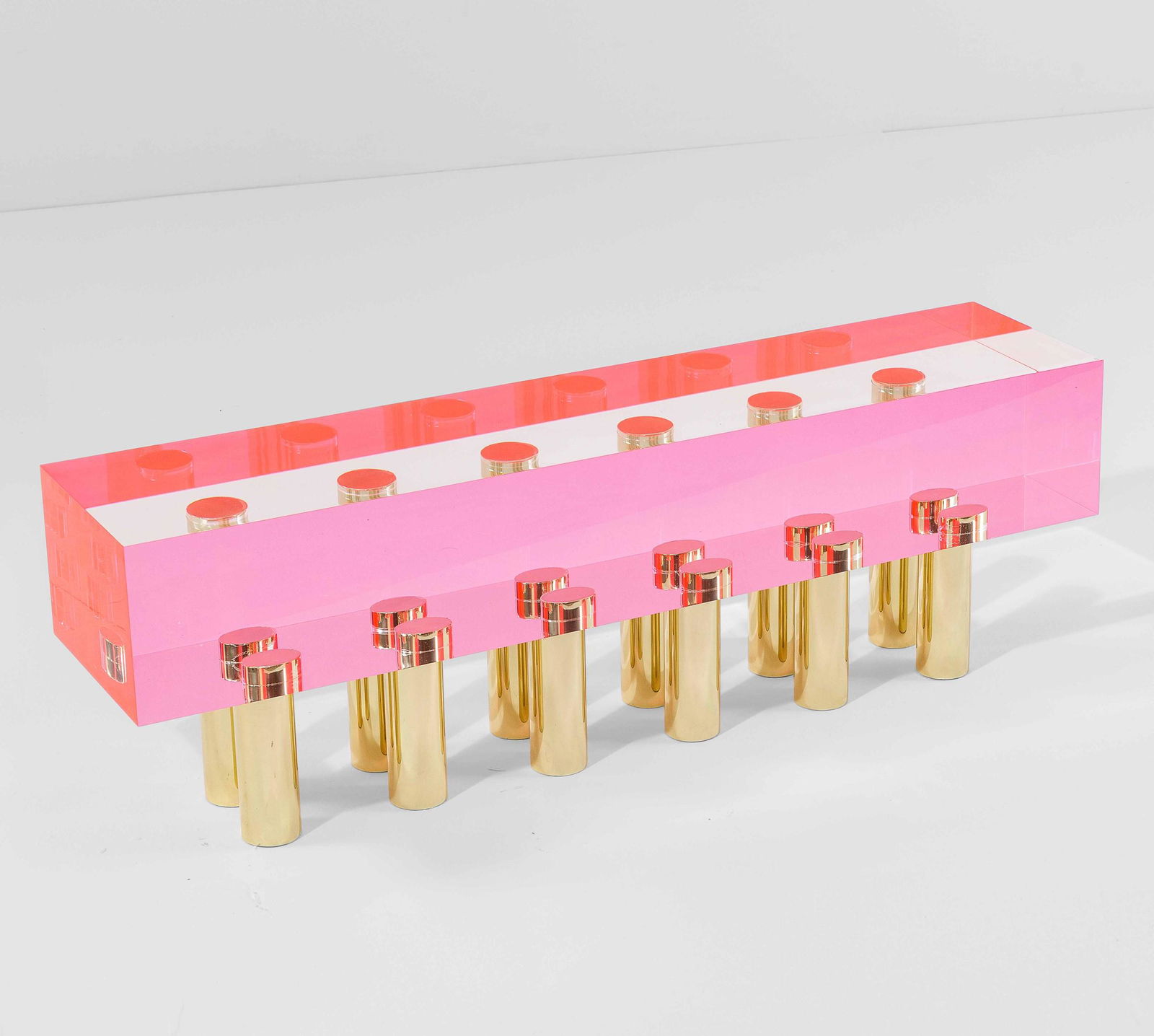 Studio Superego,: Tavolo panca mod. Tormalina con supporti in ottone lucido e corpo in plexiglass. Pezzo unico. Prod. Studio Superego, Italia, 2010 ca. cm 110,5x25,5x36