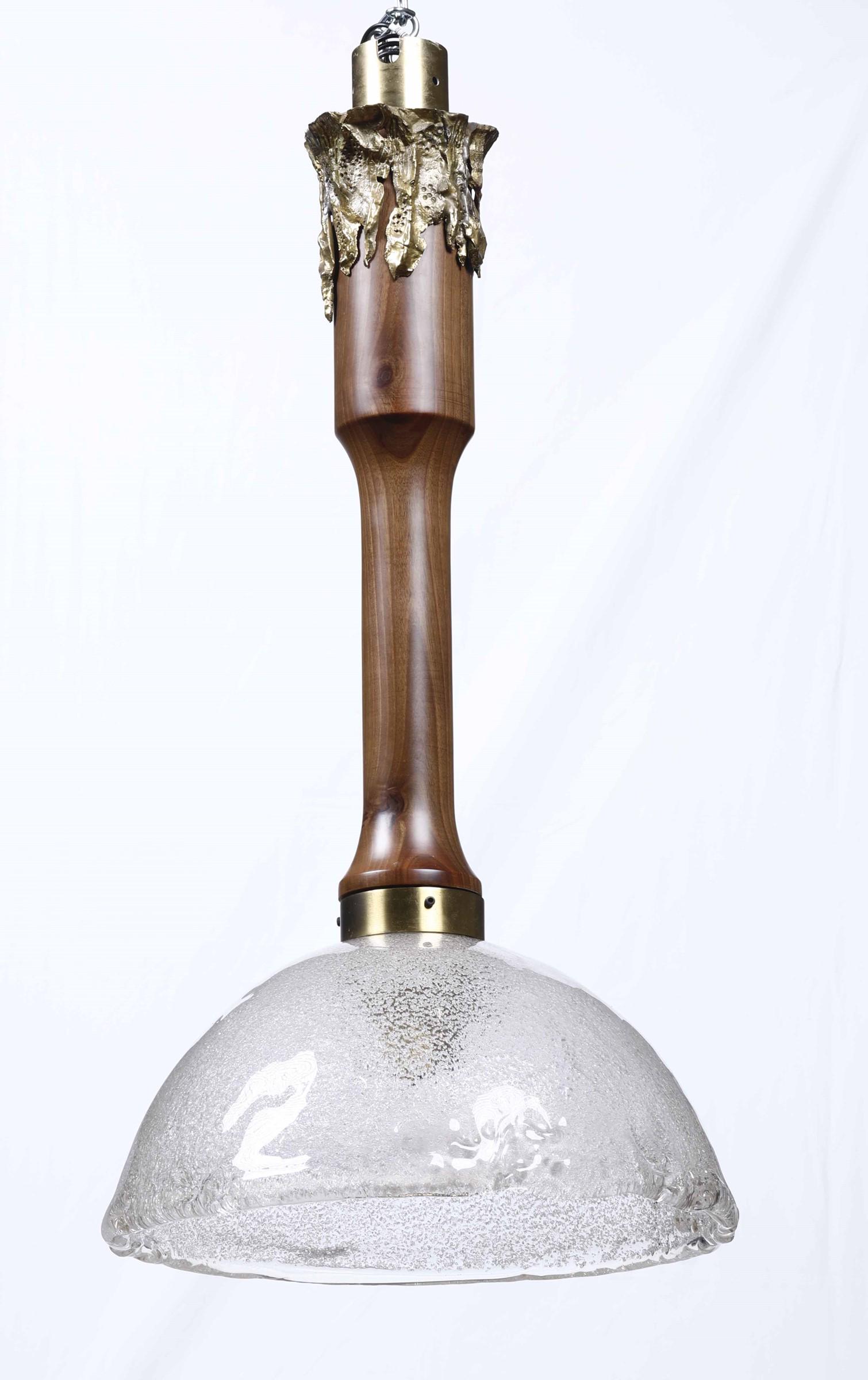 Angelo Brotto,: Lampada a sospensione con struttura in legno, particolare in fusione di bronzo e diffusore in vetro. Firma incussa. Prod. Esperia, Italia, 1970 ca. cm 45x90