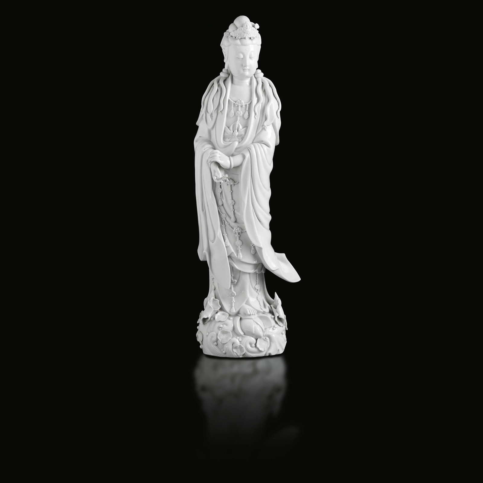A figure of Guanyin, China, Qing Dynasty, 1800s (1 of 2)