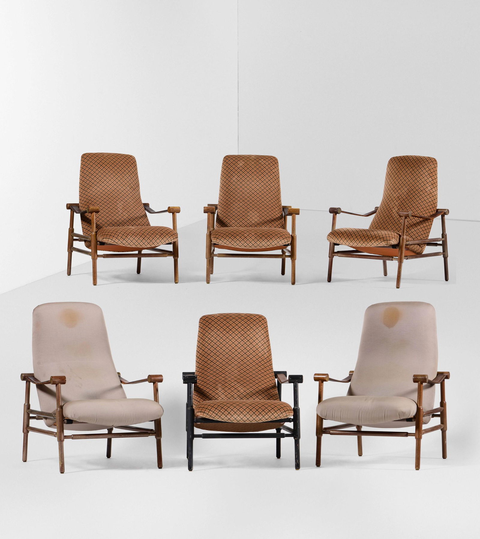 Pozzi e Verga,: Salotto composto da sei poltrone con struttura in legno e rivestimenti in tessuto. Prod. Pozzi e Verga, Italia, 1960 ca. cm 80x69x96