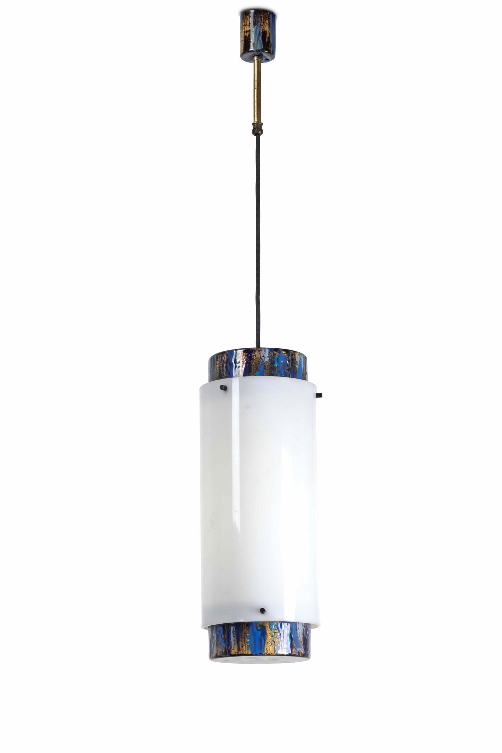 Angelo Brotto,: Lampada a sospensione in metallo smaltato con diffusore in plexiglass. Prod. Esperia, Italia, 1960 ca. cm 12x38