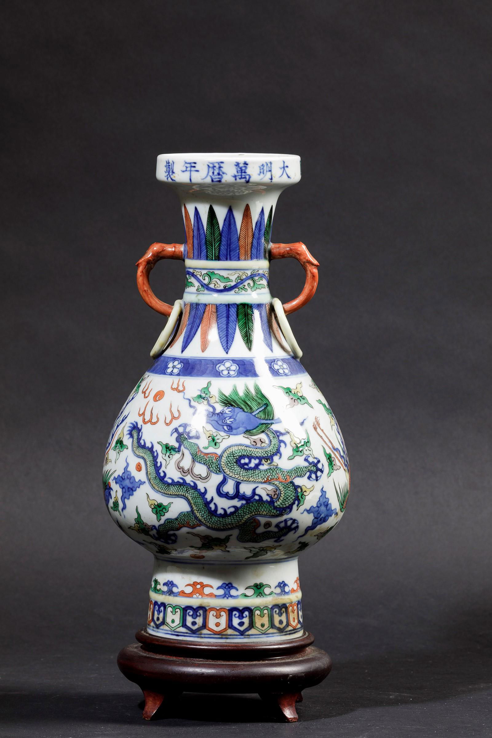 A porcelain vase, China, Qing Dynasty, 1800s (1 of 5)