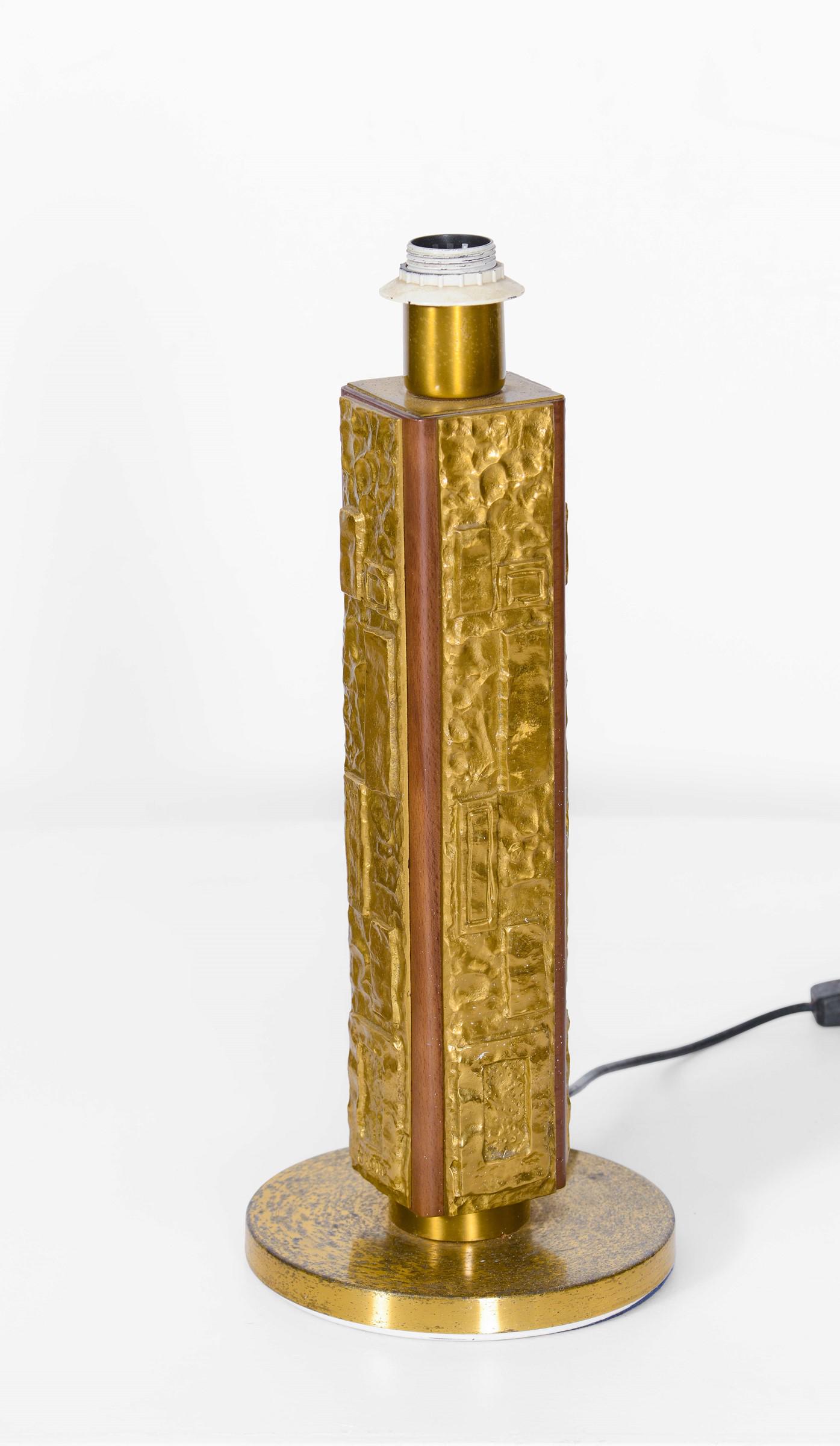 Angelo Brotto,: Lampada da tavolo con struttura in bronzo. Prod. Esperia, Italia, 1970 ca. cm 20x50