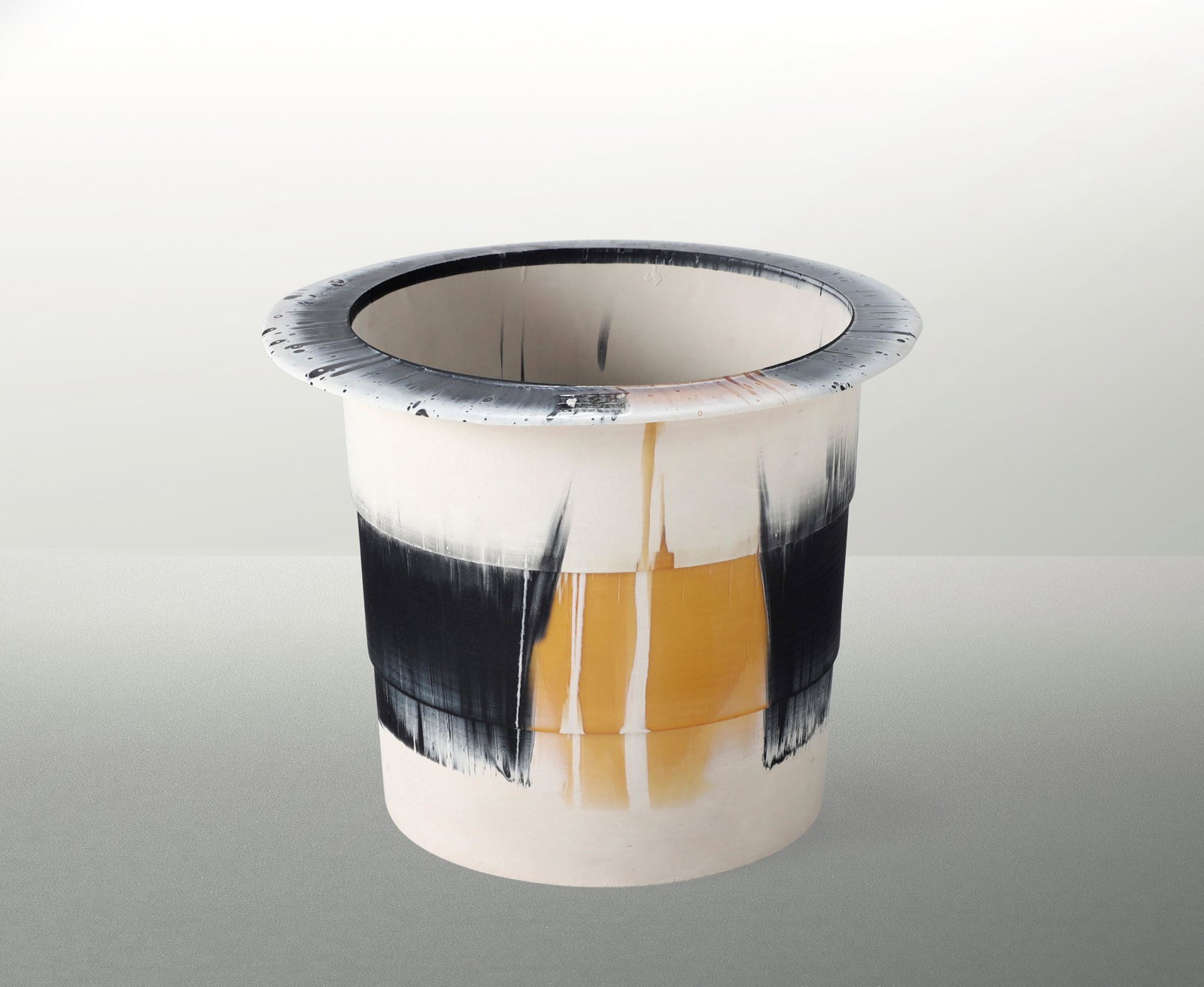 Gaetano Pesce,: Vaso in resina plastica della serie Fish Design. Prod. Italia, 2004 cm 23