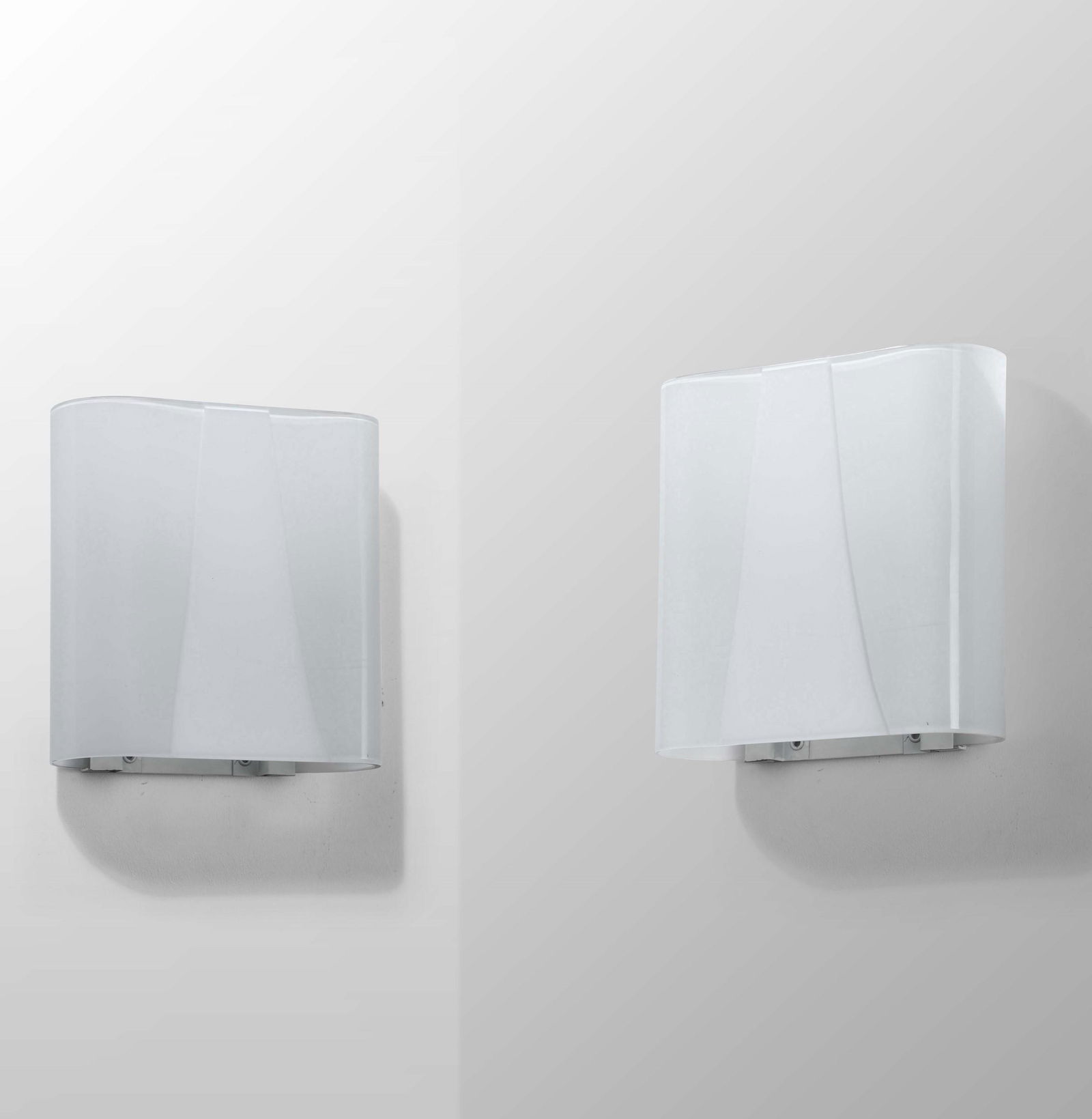 Coppia di lampade da parete in vetro e struttura in (1 of 1)