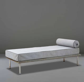 Gabetti e Isola,: Daybed con struttura in metallo cromato e rivestimenti in tessuto. Disegno originale per centro residenziale Talponia a Ivrea. Prod. Arbo, Italia, 1970 ca. cm 203 x 86 x 76