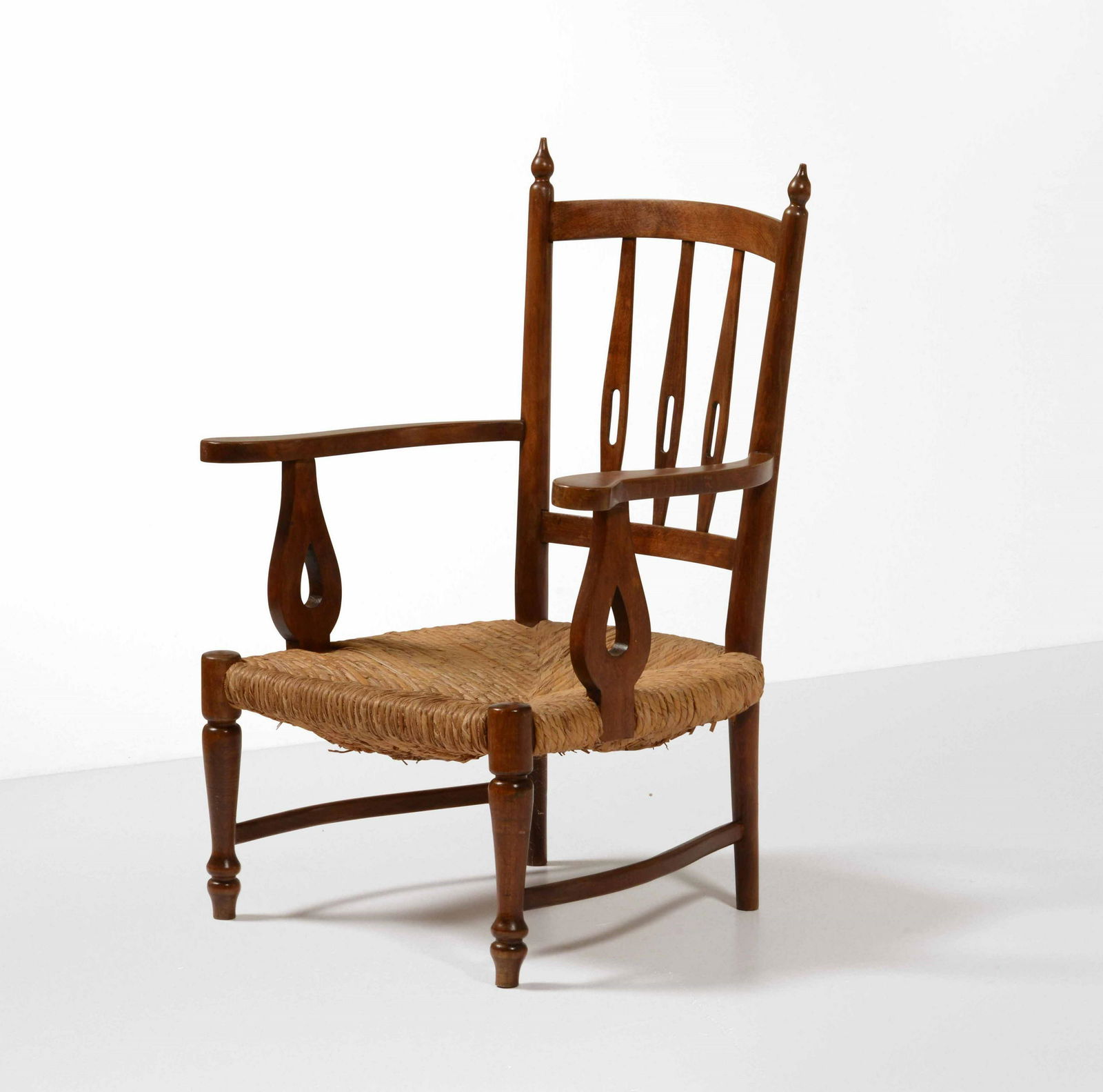 Paolo Buffa,: Poltrona con struttura in legno e seduta in paglia intrecciata. Prod. Italia, 1950 ca. cm 67x53x92