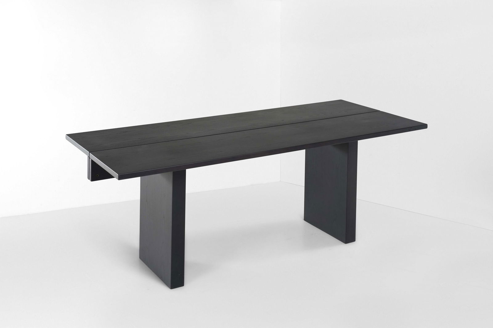 Superstudio: Tavolo mod. Lambda in legno con dettagli in metallo., Prod. Giovannetti, Italia, 1970 ca., W. 200 - D. 85 - H. 75 Cm