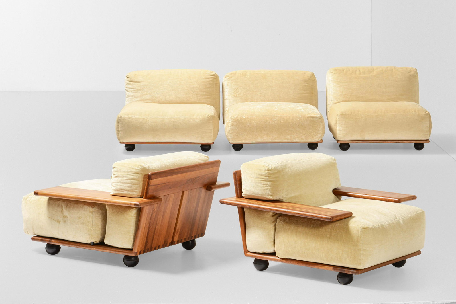 Bellini Mario, Salotto mod. Pianura composto da due (1 of 1)