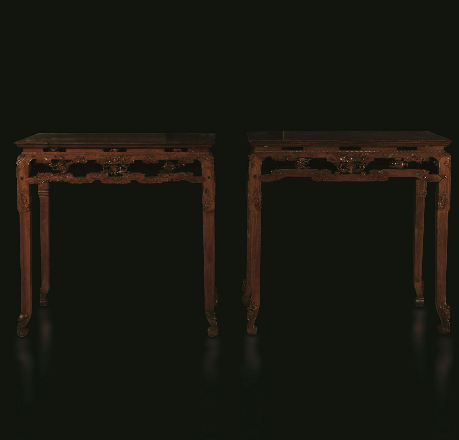 1800s Two Huali wood console tables, China, Qing: W. 90 - D. 52 - H. 90 Cm