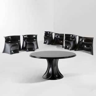 Pierluigi Spadolini, Emilio Guarnacci, Claudio Vagnoni: Set di tavolo e sei sedie mod. Boccio con scocca in resina poliuretanica espansa Baydur., Prod. 1P, Italia, 1969.Sedia: cm 69x45x67; Tavolo cm 140x72.Bibliografia, G. Gramigna, Repertorio del design i