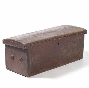 Cassa da marinaio con coperchio dipinto. XIX secolo: W. 112 - D. 44 - H. 43 Cm