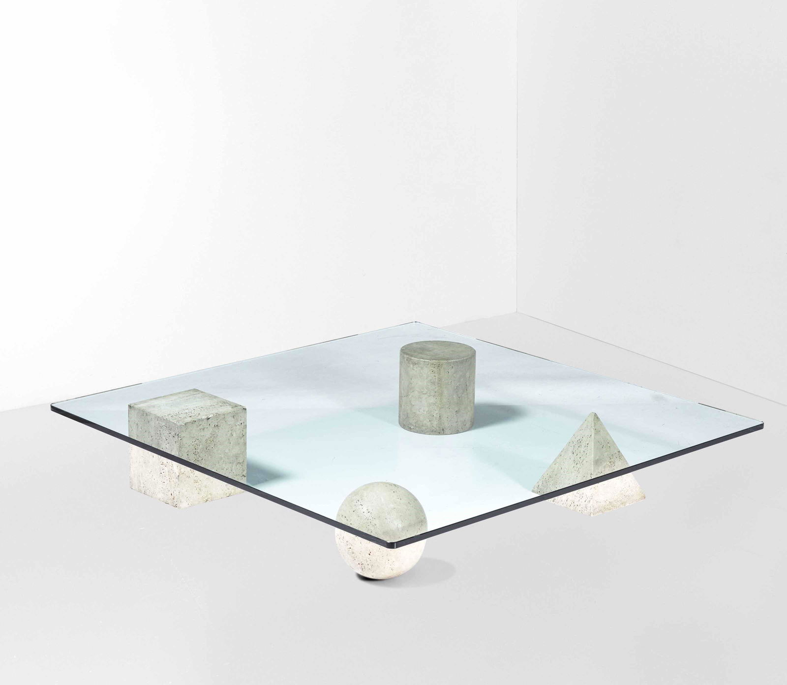 Lella e Massimo Vignelli: Tavolo basso mod. Metafora con sostegni in travertino e piano in cristallo molato., Prod. Casigliani, Italia, 1979, W. 120 - D. 120 - H. 21,5 Cm, Bibliografia , G. Gramigna, Repertorio del design ital