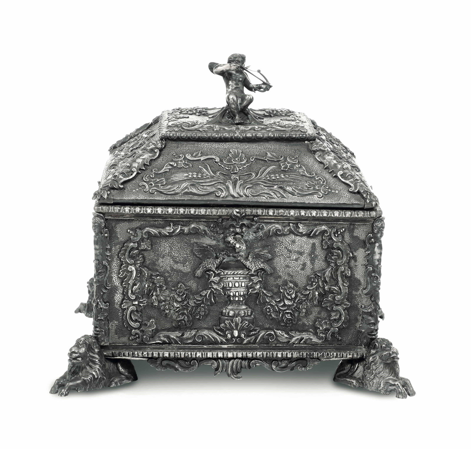 Cofanetto. Argento sbalzato, sagomato e cesellato. Argenteria artistica italiana del XIX-XX secolo (1 of 2)
