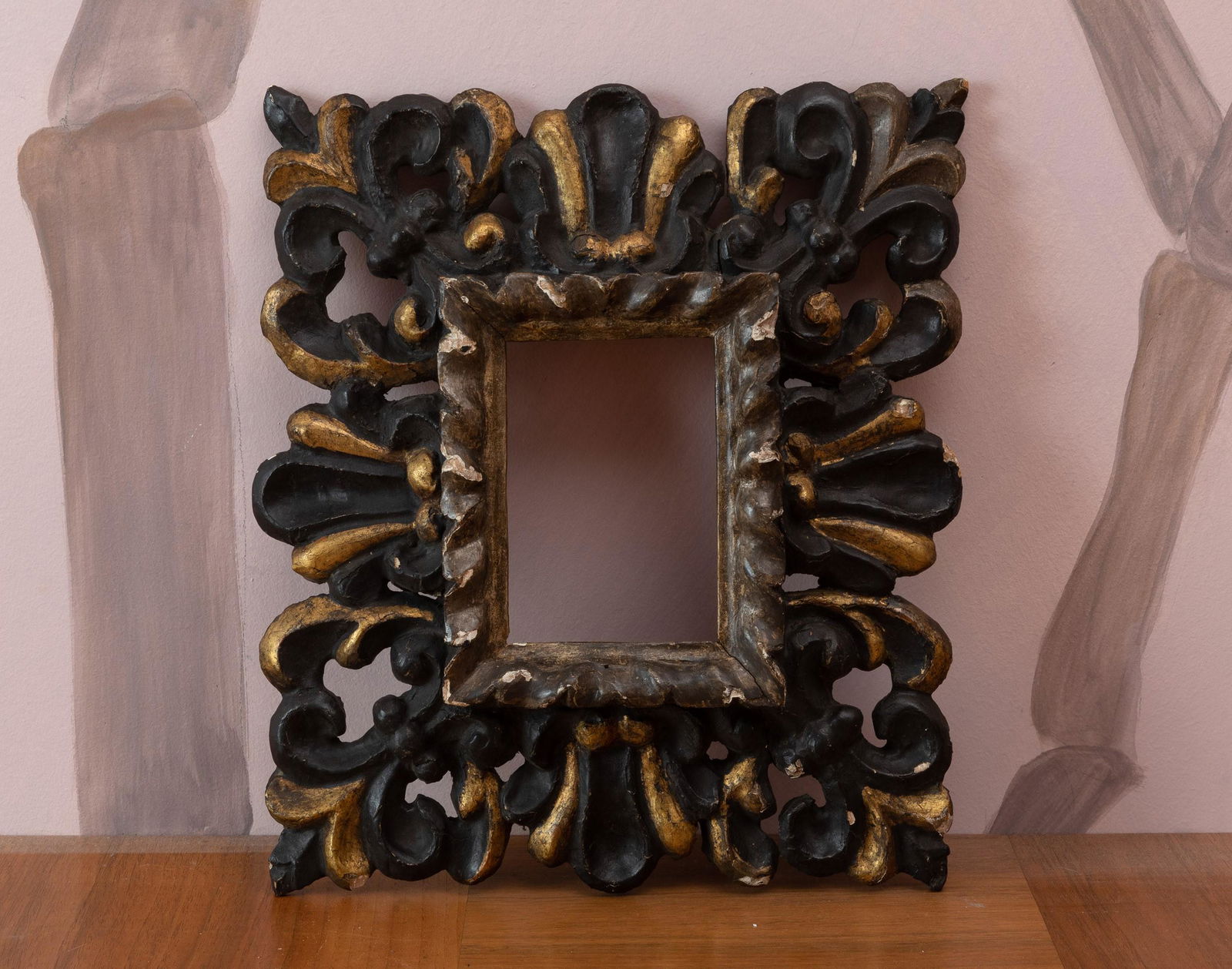 Piccola cornice in legno laccato e dorato. XVIII secolo (1 of 3)