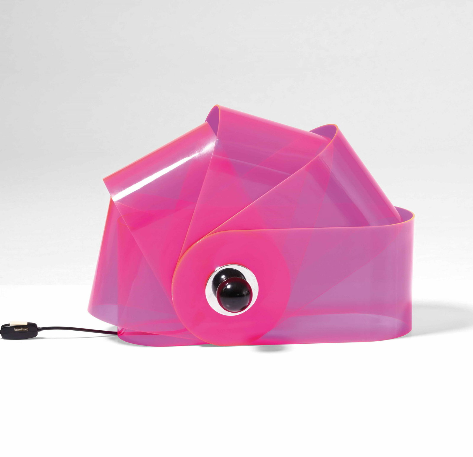 Superstudio, Lampada da tavolo mod. Gherpe: Struttura e diffusori in metacrilato tagliato e termoformato e particolari in metallo., Prod. Poltronova, Italia, 1967, W. 50 - D. 20 - H. 35 Cm, Bibliografia, F. Ferrari, N. Ferrari, Luce: lampade 19