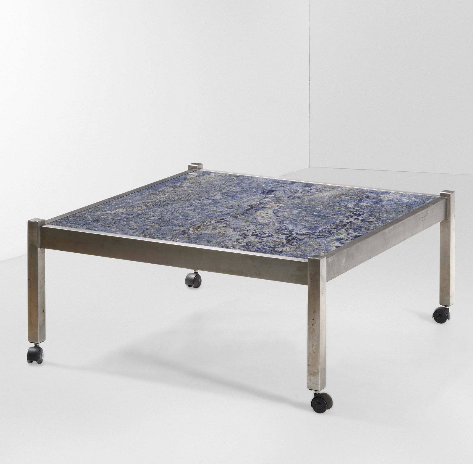 Tavolo basso mobile (1 of 1)