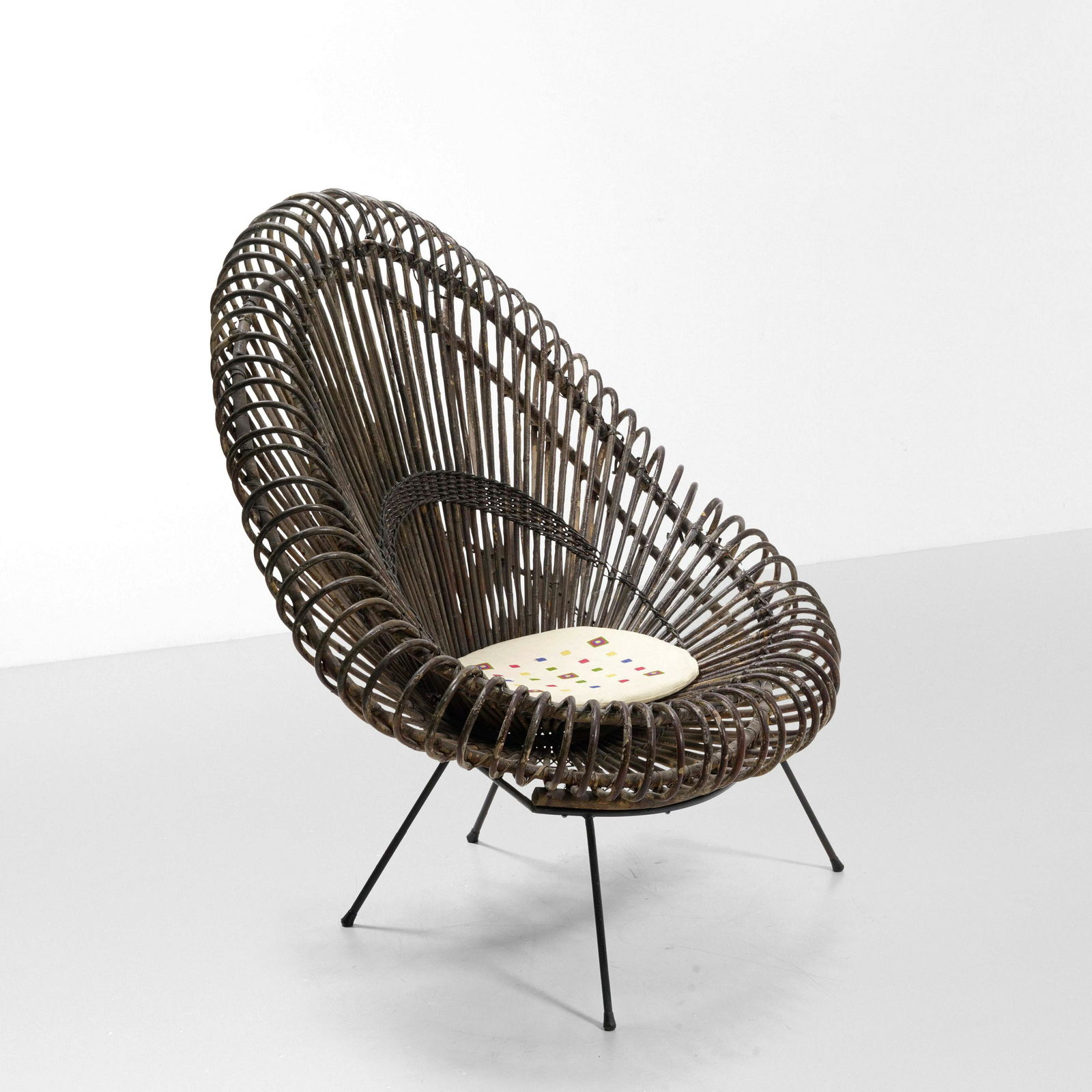 Janine Abraham and Dirk Jan Rol, Poltrona: Struttura in rattan con sostegni in tondino metallico laccato., Cuscino in tessuto., Prod. Olanda, 1950 ca., Cm 100X90X105