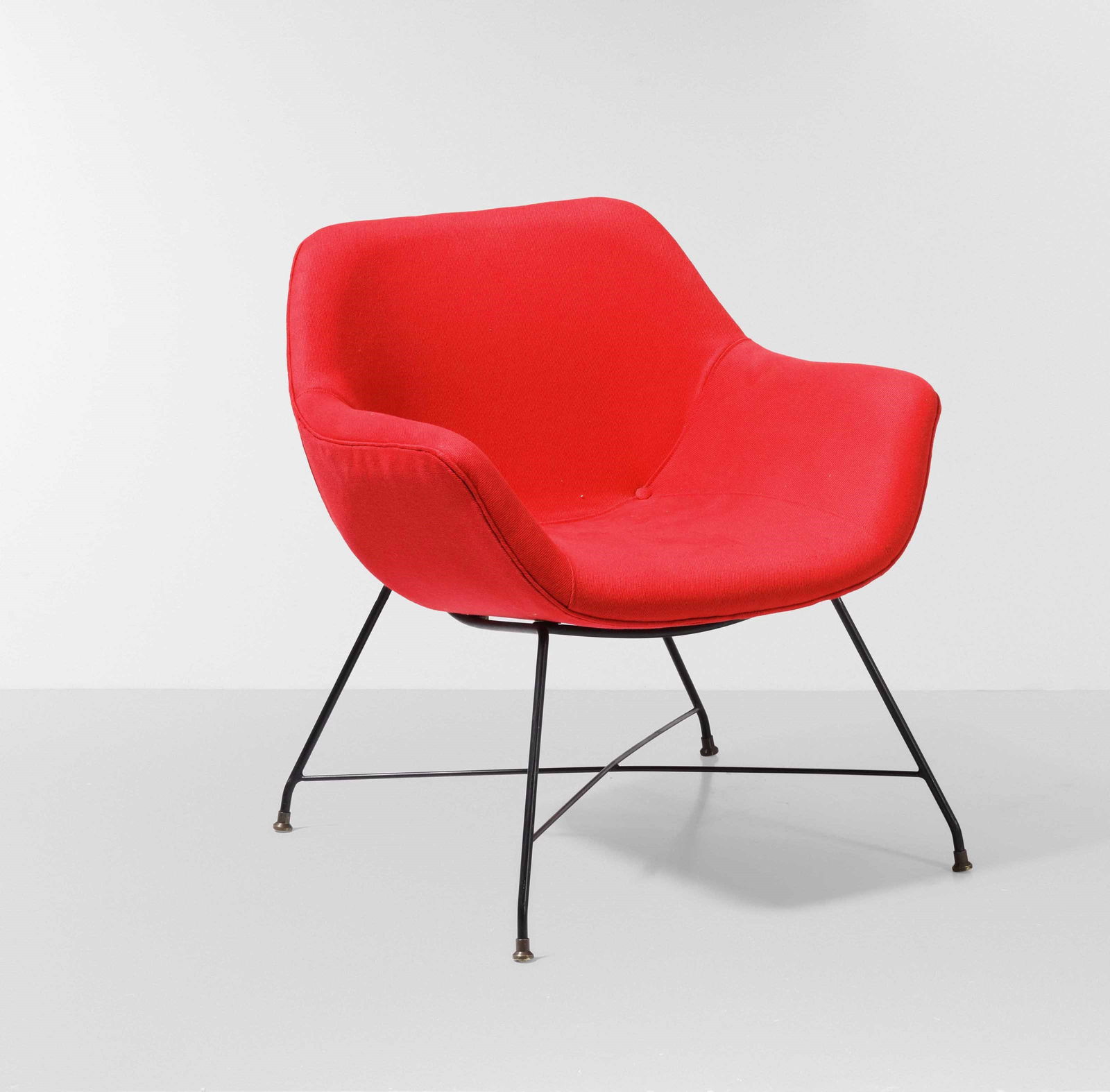 Augusto Bozzi Poltrona: Struttura in legno, sostegni in tondino metallico laccato e rivestimento in tessuto. Particolari in ottone. Prod. Saporiti, Italia, 1960 ca.