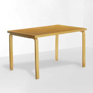 Alvar Aalto Tavolo mod. 81A: Sostegni in legno curvato e piano in legno. Prod. Artek, Finlandia, 1950 ca.