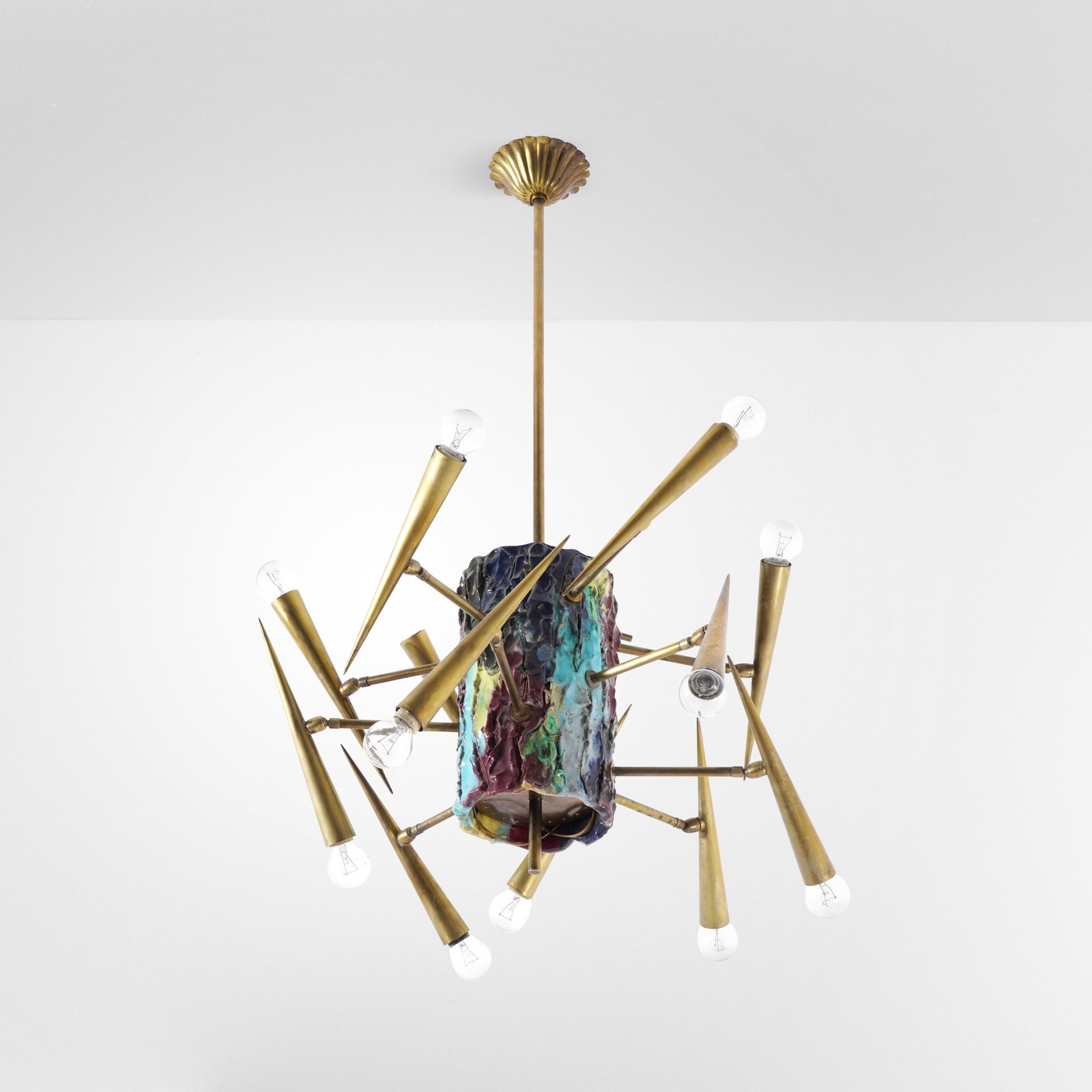 Angelo Brotto Lampada a sospensione mod. 4013: Struttura in ottone e corpo in ceramica smaltata. Prod. Esperia, Italia, 1960 ca. Catalogo originale