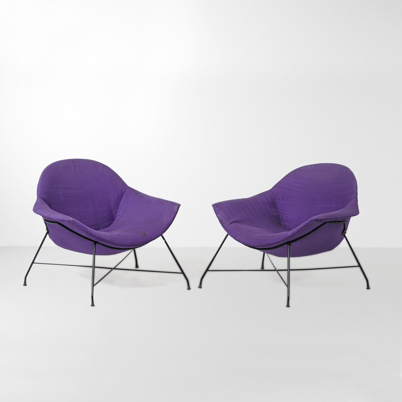 Augusto Bozzi Due poltrone mod. Lilium: Struttura in tubolare metallico e in compensato curvato con rivestimenti in tessuto.Prod. Saporiti, Italia, 1960 ca.