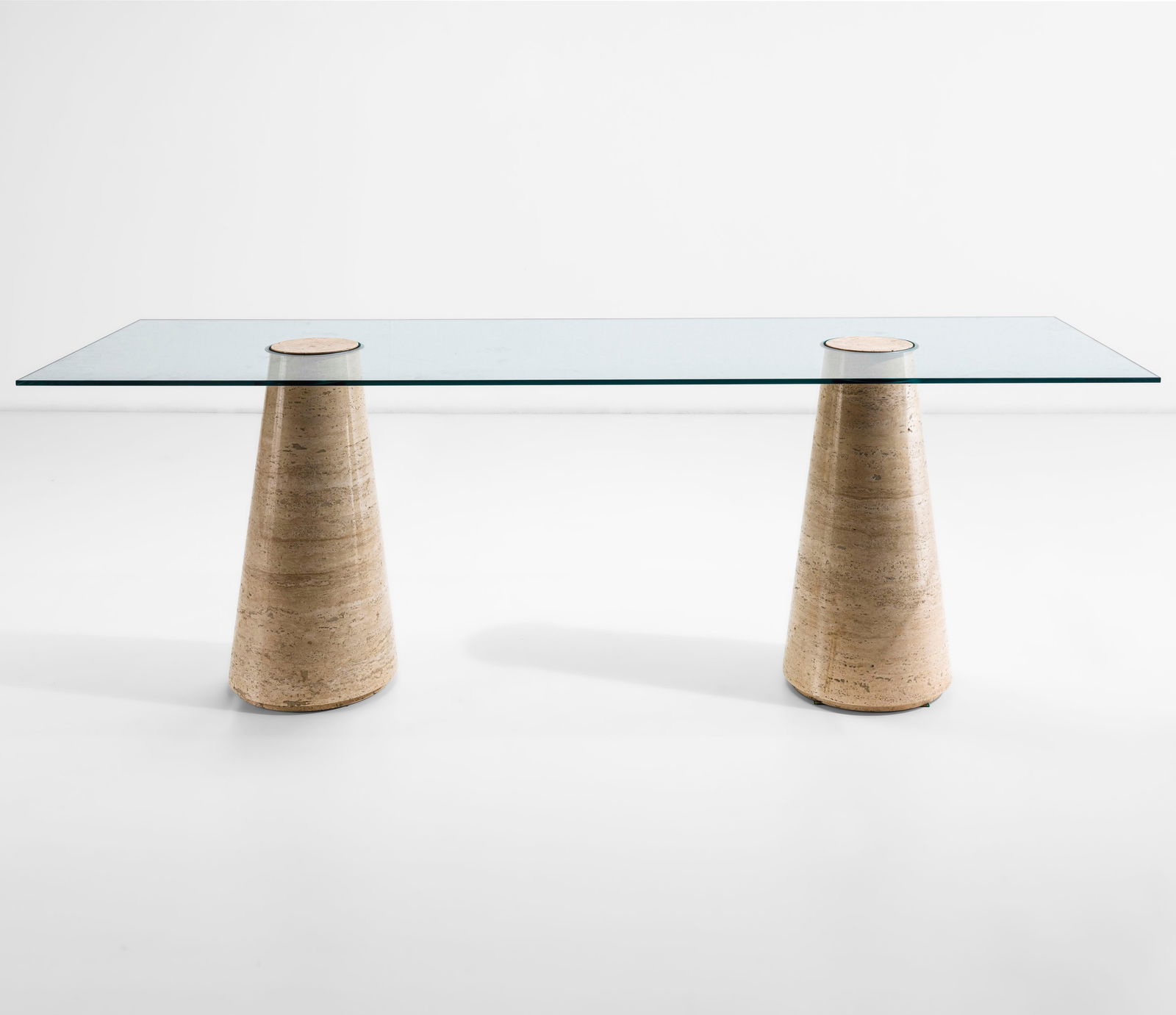 Casigliani Tavolo: Basi in marmo travertino, piano in cristallo molato e particolari in ottone.Prod. Casigliani, Italia, 1970 ca.