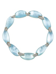 The auction features more than five hundred lots including a rich selection of diamonds and coloured gems as well as jewellery and precious objects collected by Marina Volpi di Misurata and other provenances.