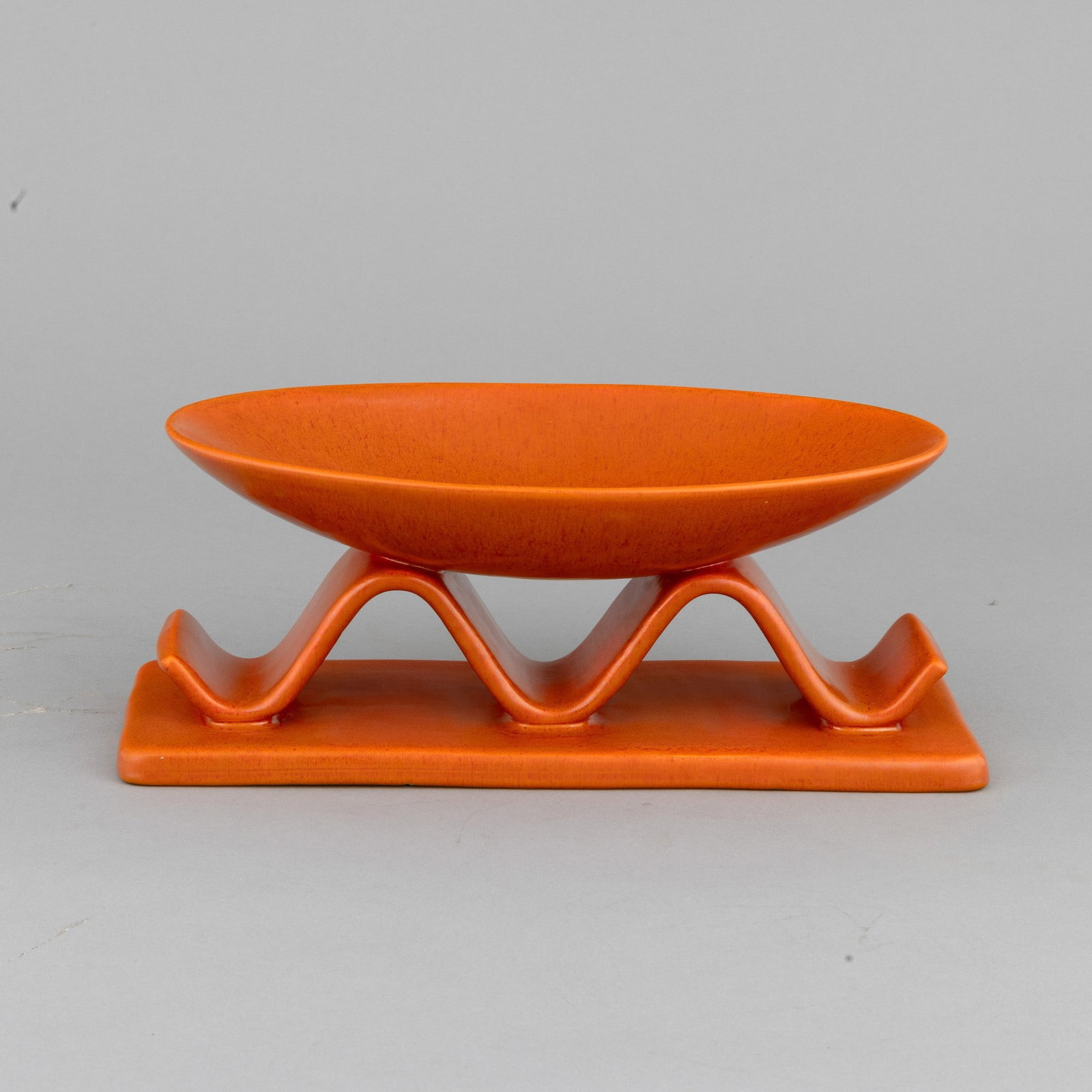 Guido Andloviz (1900-1971) S.C.I., Laveno 1935 ca.: Earthenware centrepiece on a waved base with orange enamel decoration.Manufacturer's mark.