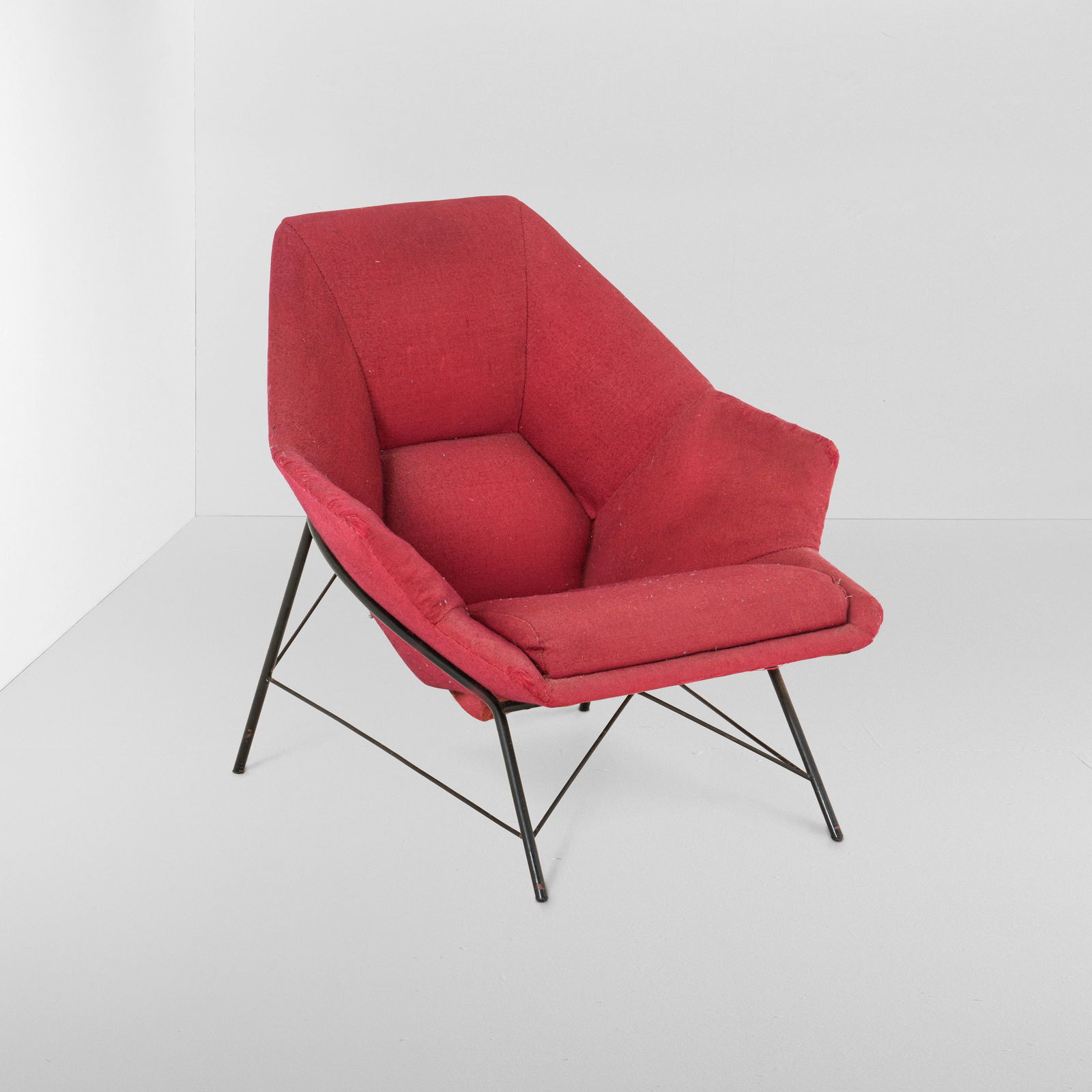 Poltrona: Struttura in metallo, rivestimenti in tessuto e supporti in gomma. Prod. Italia, 1960 ca.