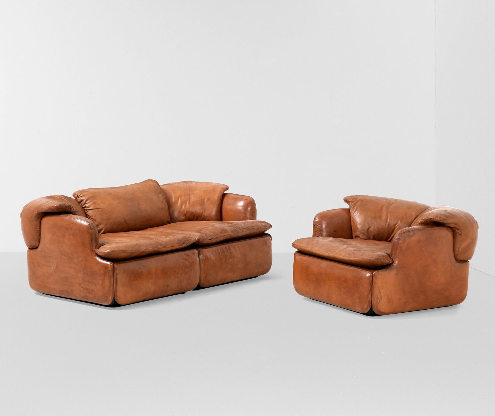 Alberto Rosselli  Divano e poltrona mod. Confidential (1 of 1)