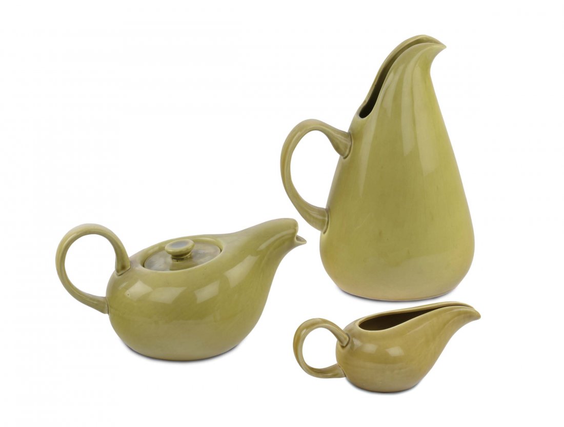 Russel Wright - Steubenville Caraffa, lattiera e te: ceramica a smalto chartreuse. 1939 circa.
