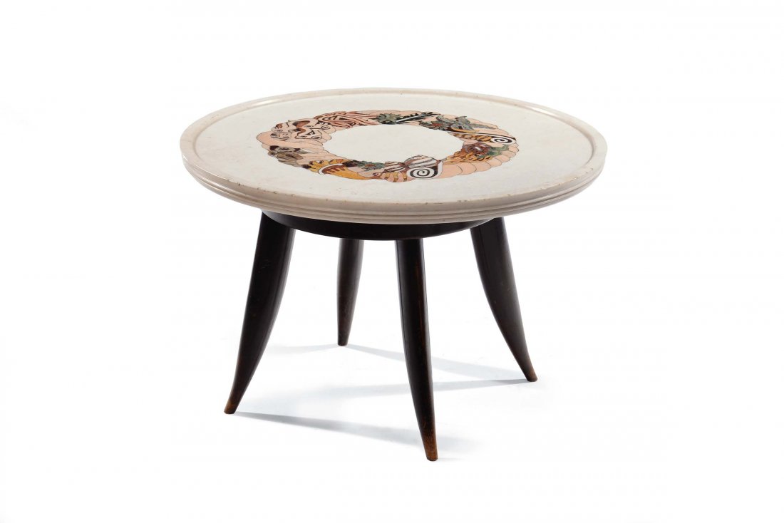 L. Kovacs: Tavolino circolare con piano in Candoglia decorato con intarsi di marmi policromi e gambe in palissandro. Realizzato fine anni '40, diametro cm 84, altezza cm 53. Bibliografia Arredamento di Franco Gr