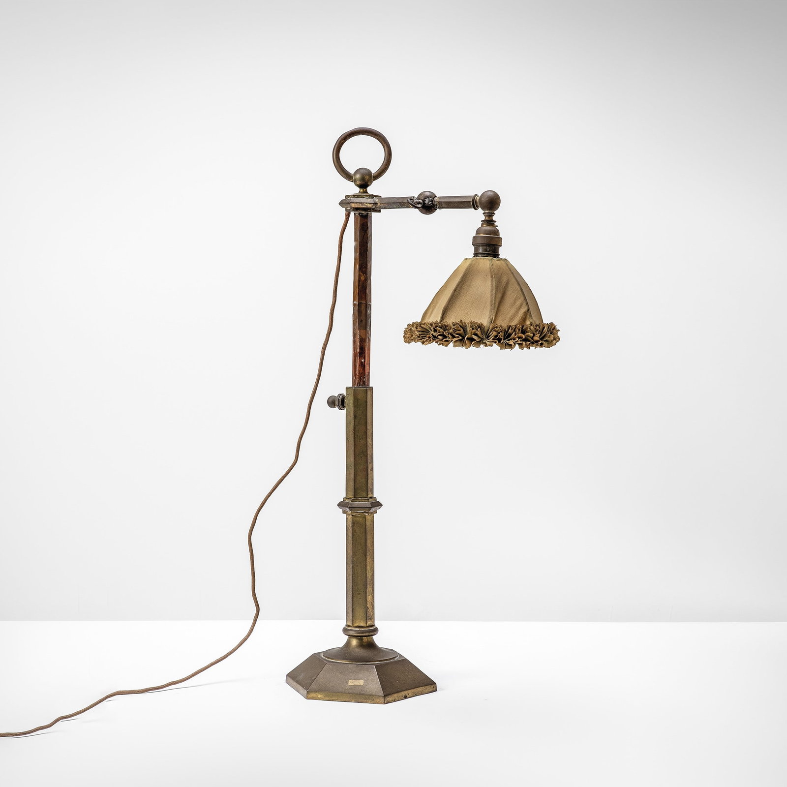 Adolf Loos , attribuito a Table lamp.: Extensible metal structure.Fabric and metal diffuser. Adolf Loos selected similar wall lamps for the furnishings in Gustav and Marie Turnovsky's flat. From the private collection of Amalia Glanzmann,