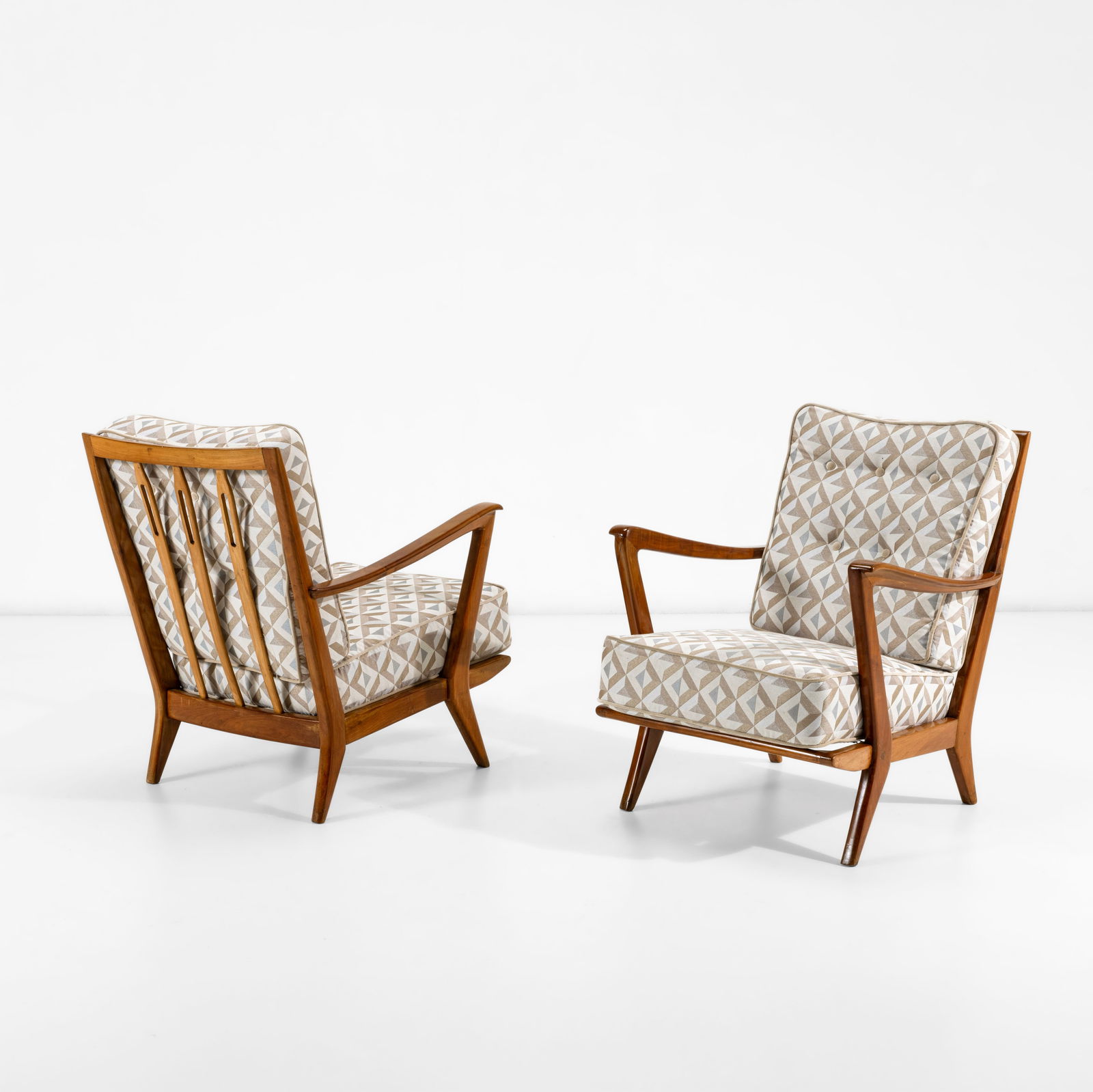 Gio Ponti Due poltrone.: Struttura e sostegni in legno, cuscini in tessuto e seduta in rete metallica.Prod. Cassina, Italia, 1950 ca. Galleria Deposito A, Galerie Regard, Gio Ponti in Paris Arredi di design 1930-1970, pp. 47,