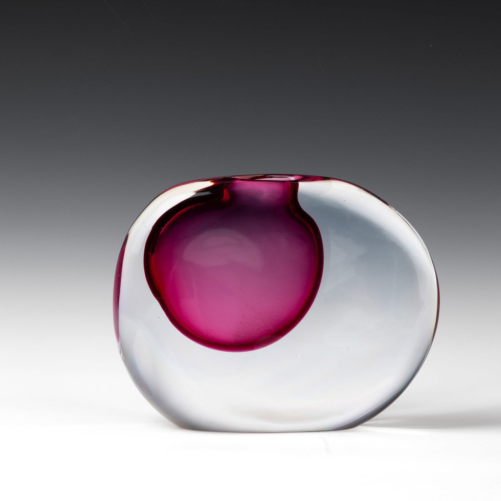 Antonio Da Ros 1936-2018 Cenedese, Murano, 1960 ca.: Oval section asymmetric vase in heavy two-colour sommerso glass.Etched signature, Cenedese Murano. Cm 27x7 altezza cm 21