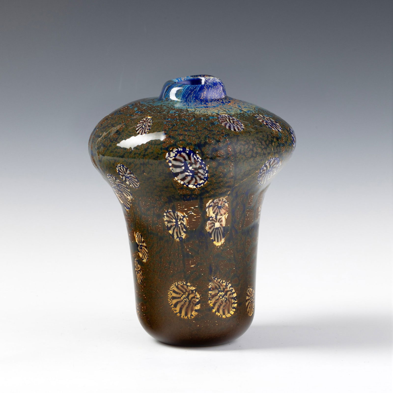 Aldo Nason Murano, 1968 ca.: Yokohama vase in glass with polychrome reactions, decorated with silver leaf inclusion and murrines. Altezza cm 21,5