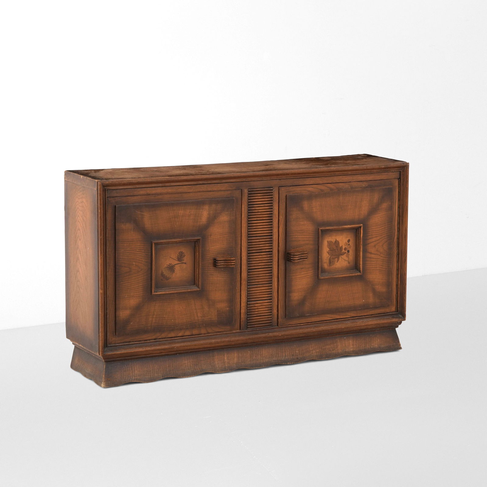 Vittorio Valabrega Mobile contenitore: Struttura in legno e legno grissinato. Prod. Valabrega, Italia, 1940 ca.