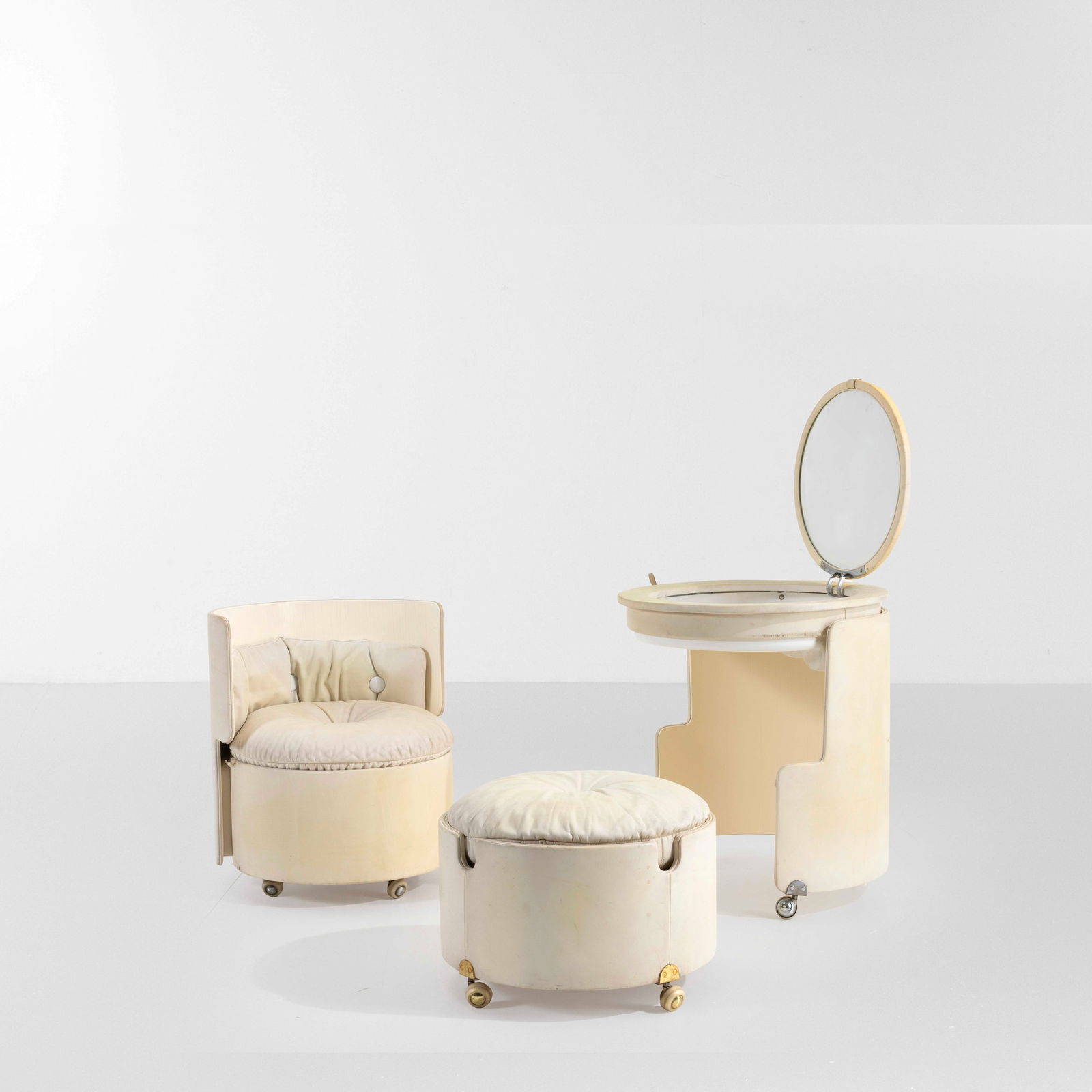 Luigi Massoni  Coiffeuse, poltrona e pouf mod. Dilly Dally (1 of 2)