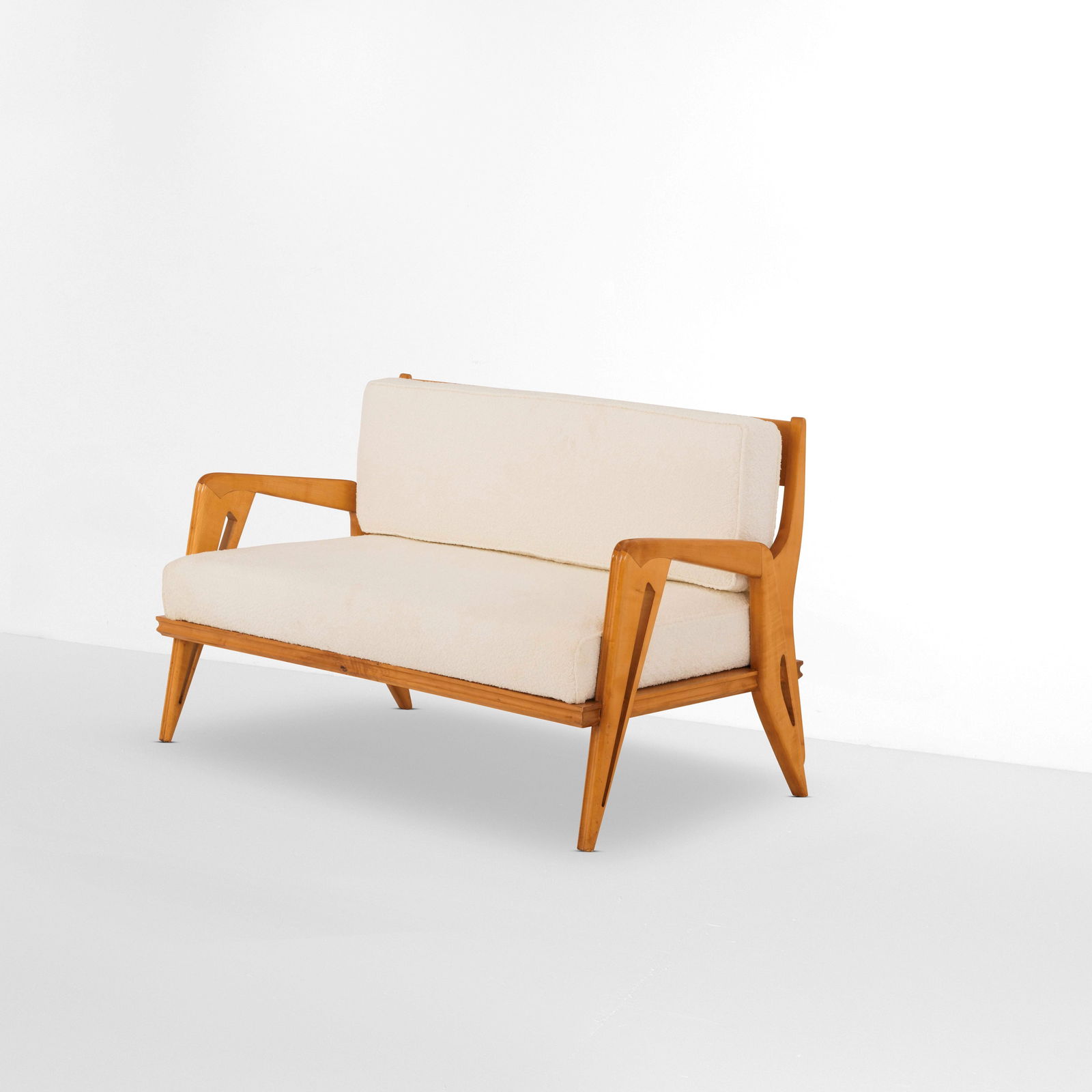 Franco Campo e Carlo Graffi , attribuito a Divano: Struttura in legno con rivestimento in tessuto. Prod. Italia, 1960 ca.