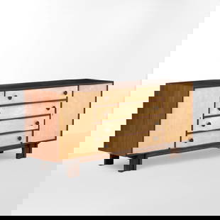 Mobile contenitore: Struttura in legno e legno impiallacciato con ante e cassetti rivestiti di pergamena. Maniglie in ottone. Prod. Italia, 1950 ca.