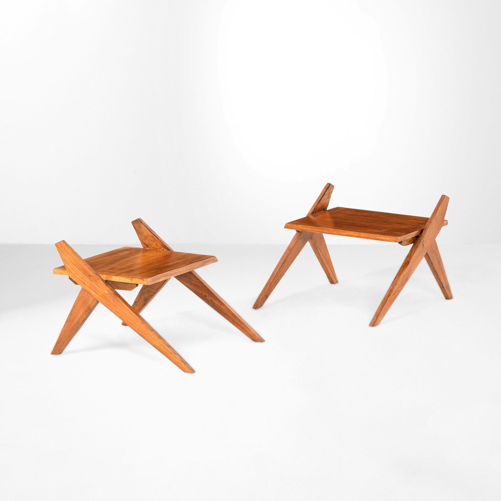 Due pouf: Struttura e piano in legno. Prod. Italia, 1960 ca.