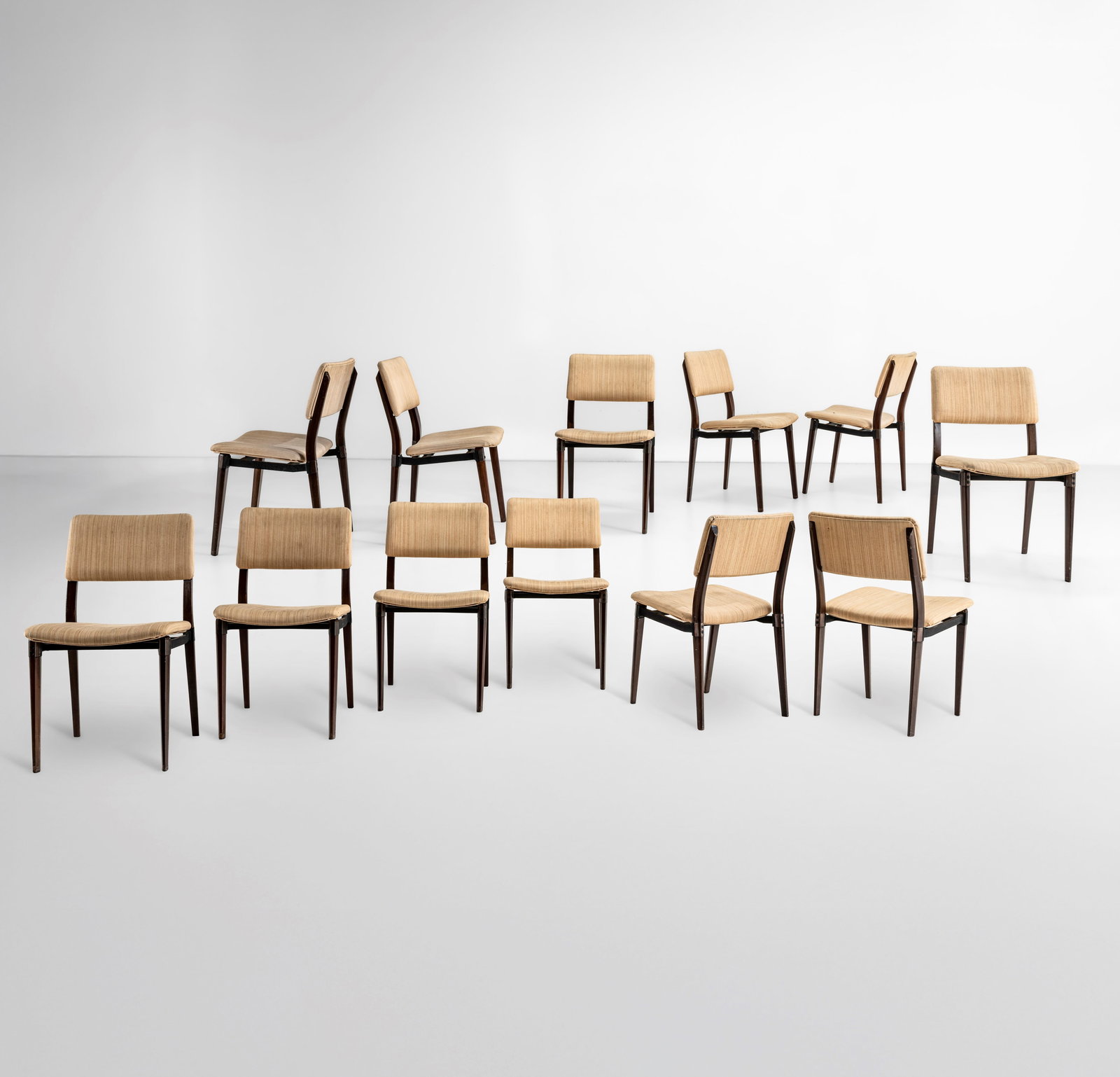 Eugenio Gerli Dodici sedie mod. S81.: Struttura in legno, metallo e alluminio pressofuso. Rivestimenti in tessuto. Marchio originale. Prod. Tecno, Italia, 1962 G. Bosoni, Osvaldo Borsani, architetto, designer, imprenditore, p. 531, Skira,