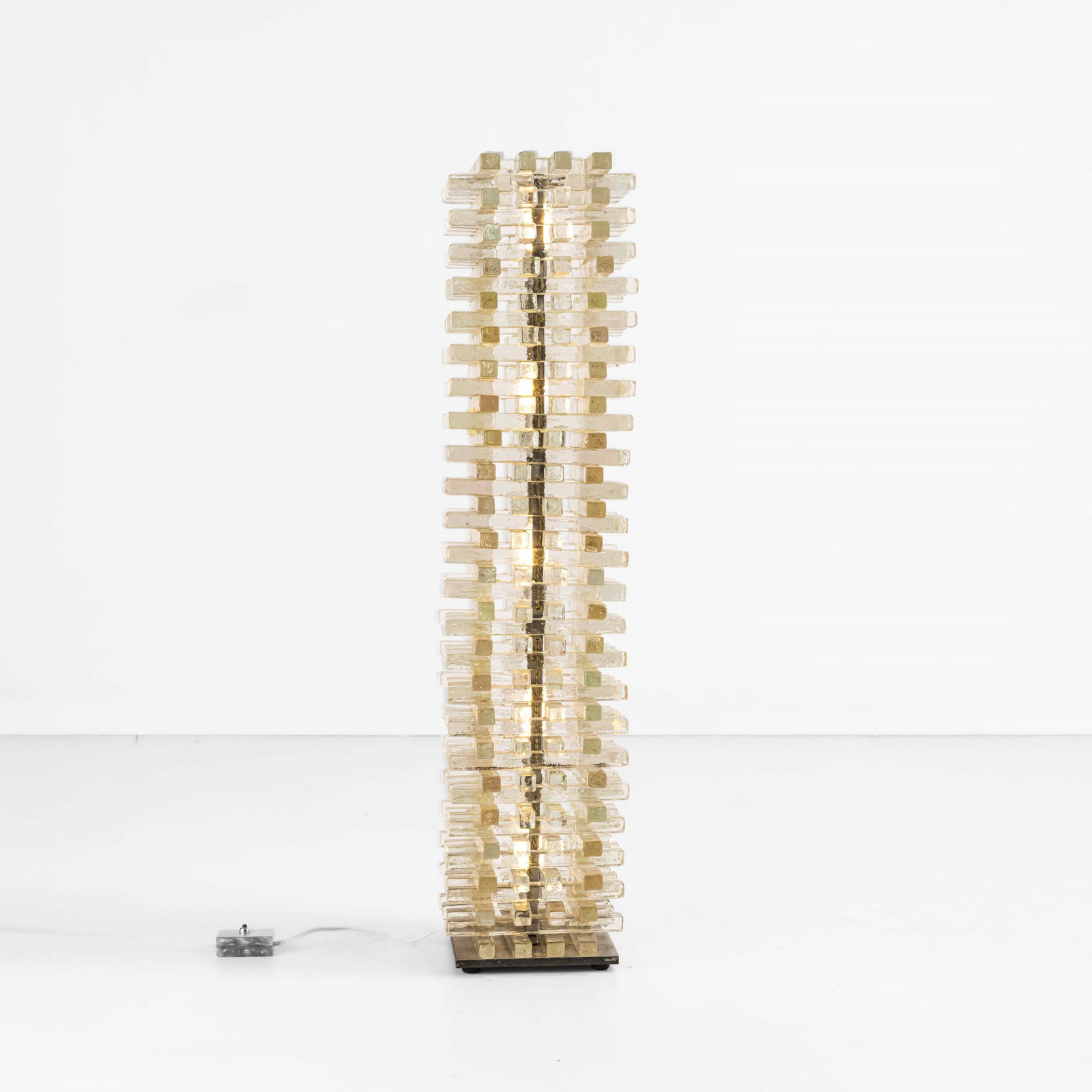 Albano Poli Lampada da terra: Struttura in vetro di Murano e dettagli in metallo. Prod. Poliarte, Italia, 1970 ca.