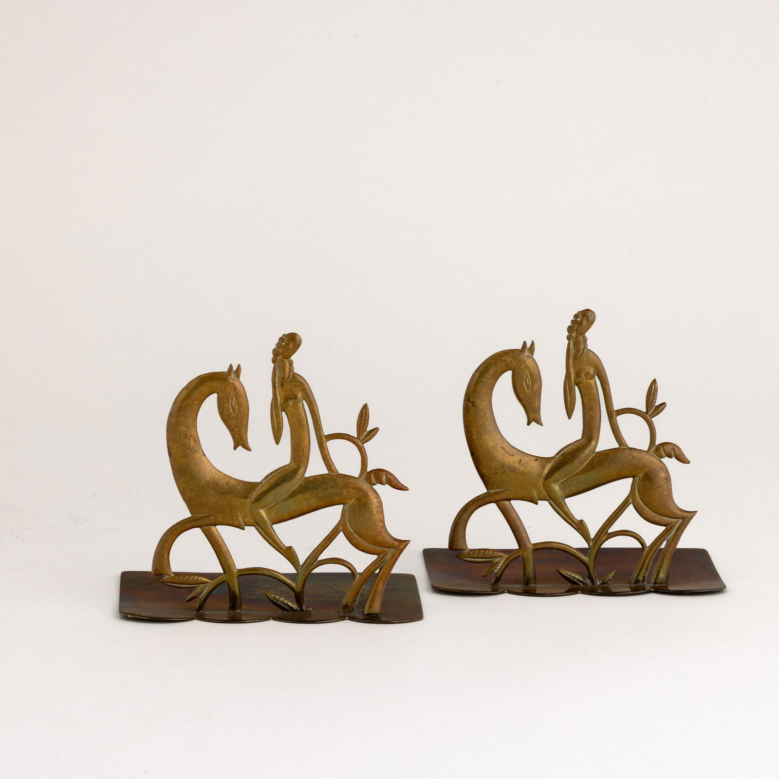Karl Hagenauer 1898-1956 K. Hagenauer, Vienna 1920 ca: Two brass bookends. Manufacturer's stamp, cm 12x12,5x8,5
