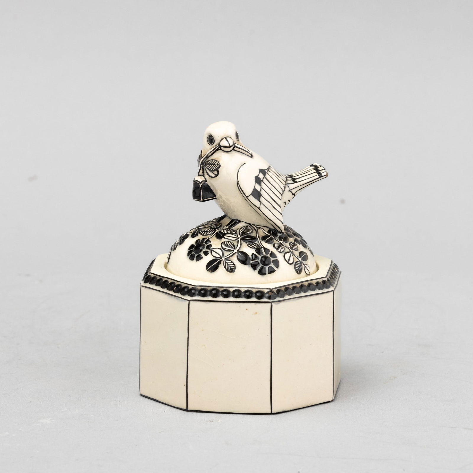 Michael Powolny 1871-1954 M. Powolny, Vienna 1910 ca: An earthenware box with a black enamel decor. Stamped manufacturer's mark E. Frottier, Michael Powolny: Keramik und Glas aus Wien 1900 bis 1950, Vienna 1990, wv 31, altezza cm 13,5 diametro cm 10